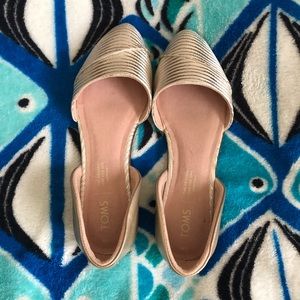 Toms Jutti flats size 5. Worn once